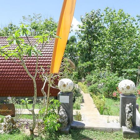 Bougainvillea Bungalow Batumadeg Exterior photo