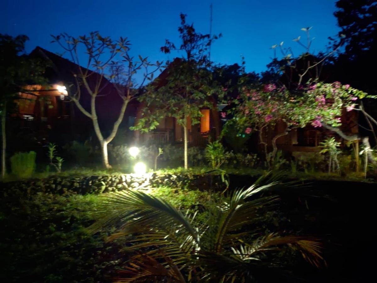 Bougainvillea Bungalow Batumadeg Exterior photo