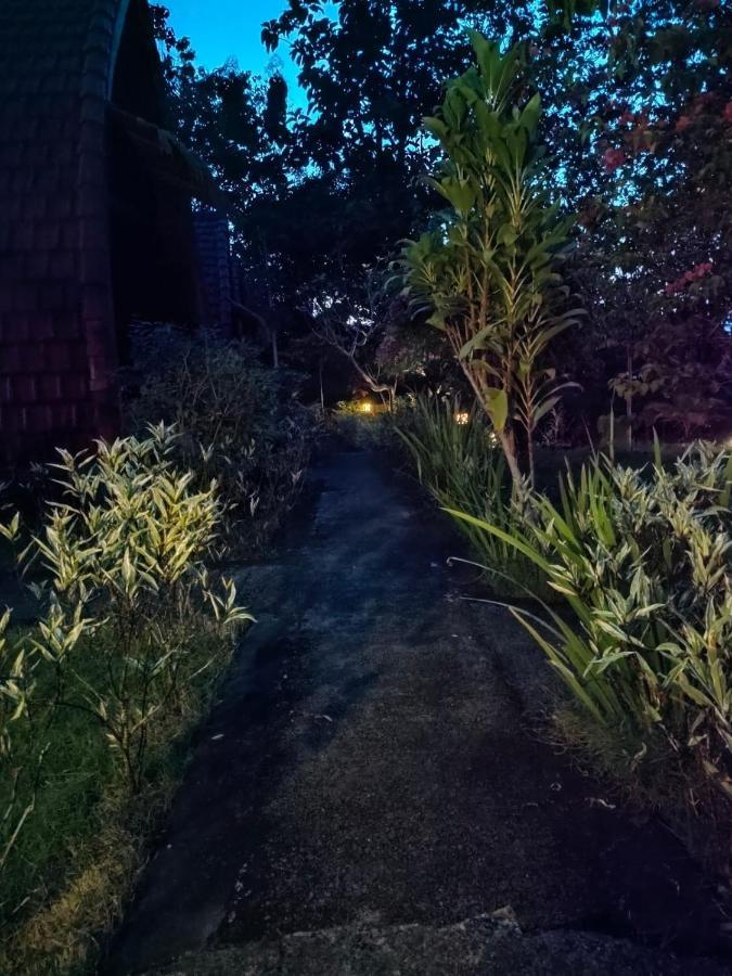 Bougainvillea Bungalow Batumadeg Exterior photo