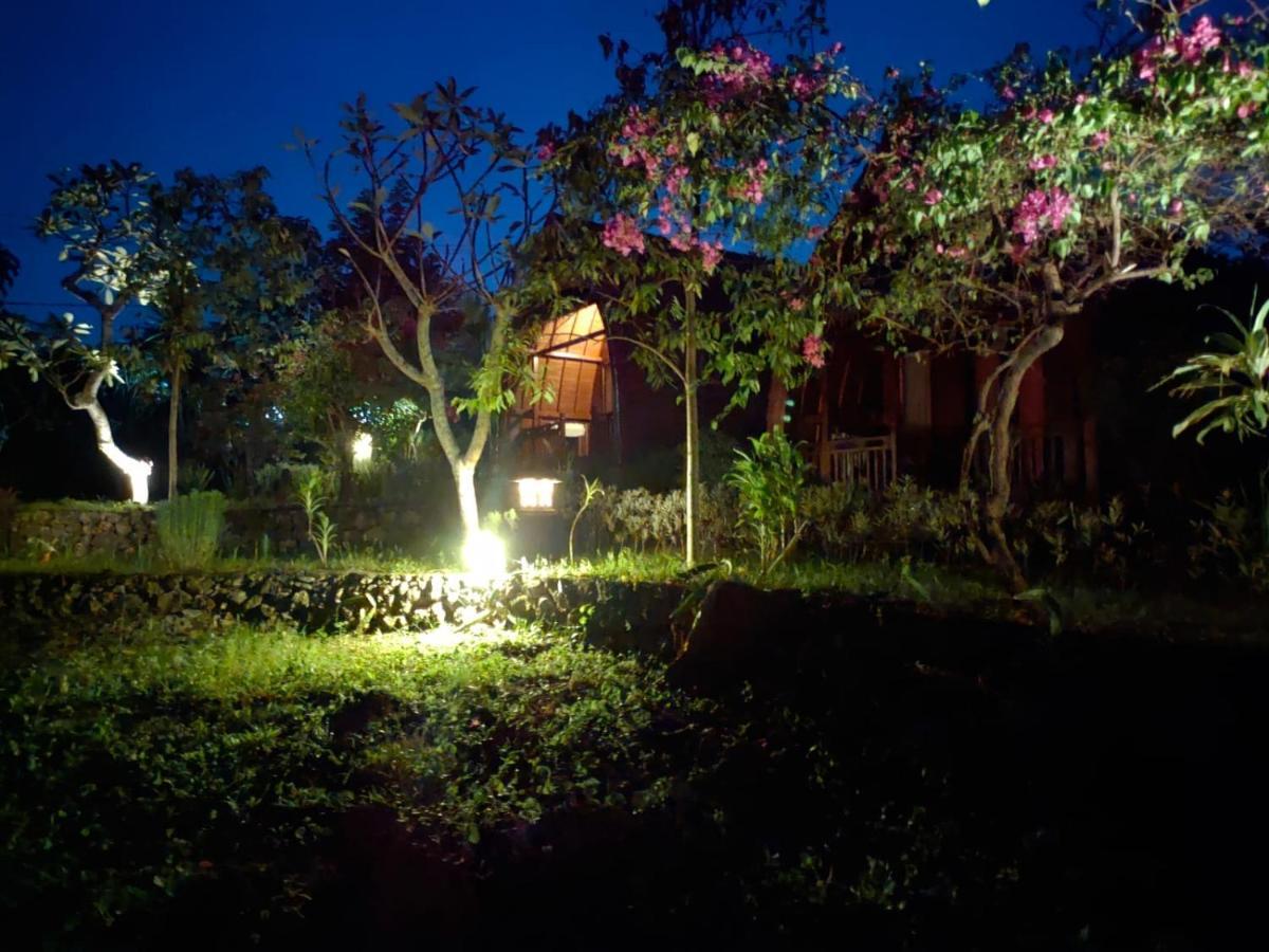 Bougainvillea Bungalow Batumadeg Exterior photo